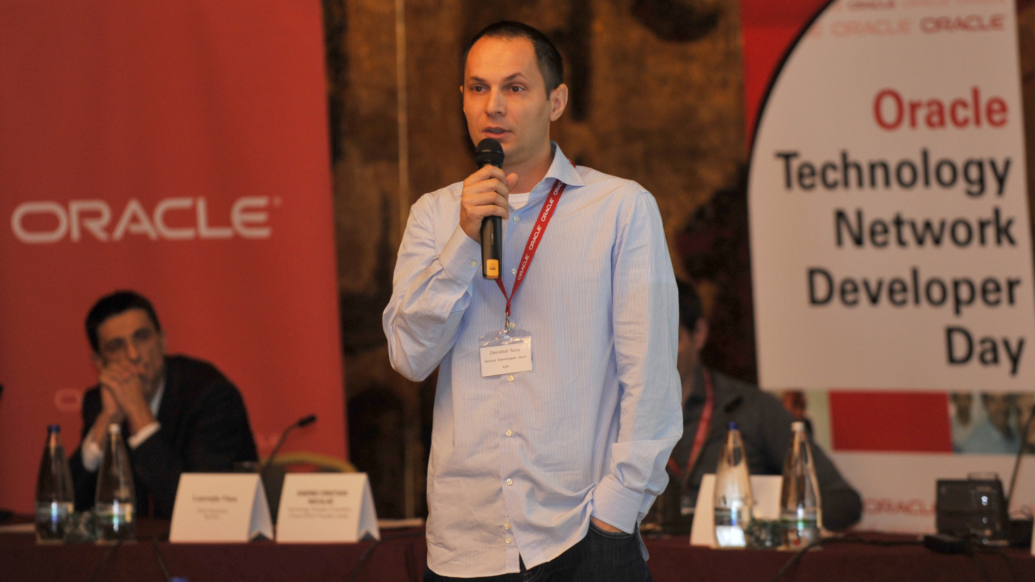Decebal Suiu speaking at Oracle Technology Network Developer Day